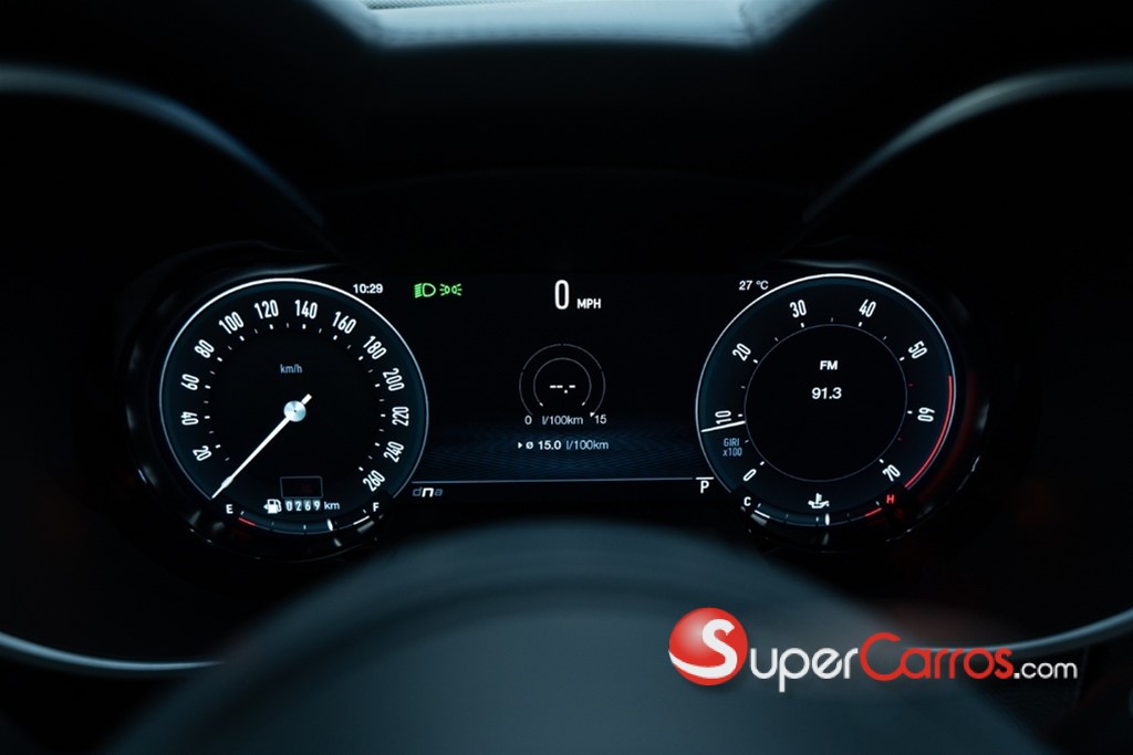 2024 Alfa Romeo Stelvio — foto 9 / 12