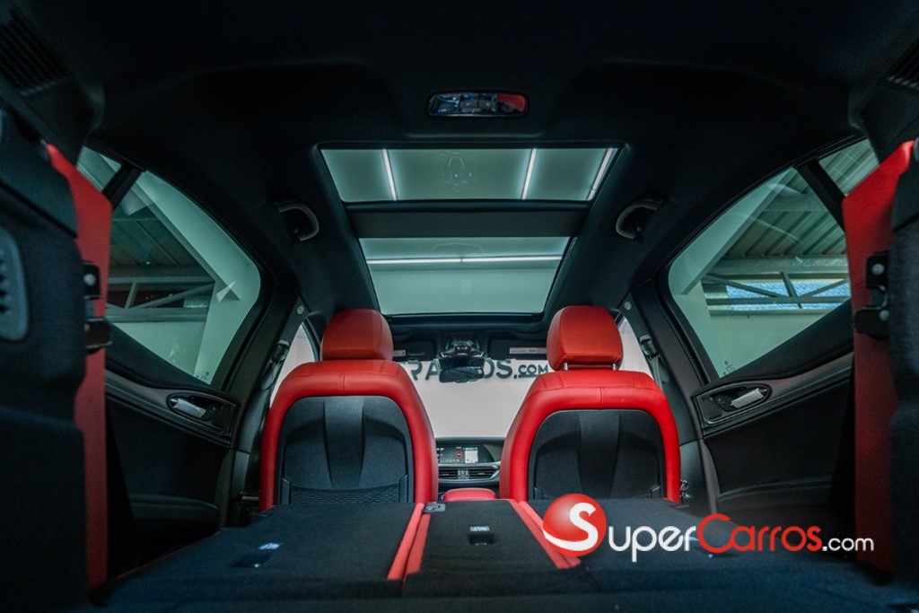 2024 Alfa Romeo Stelvio — foto 10 / 12
