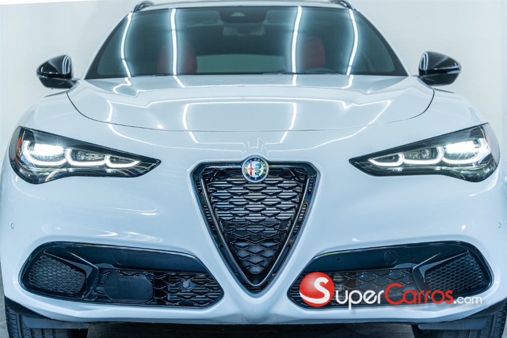 2024 Alfa Romeo Stelvio — foto 12 / 12