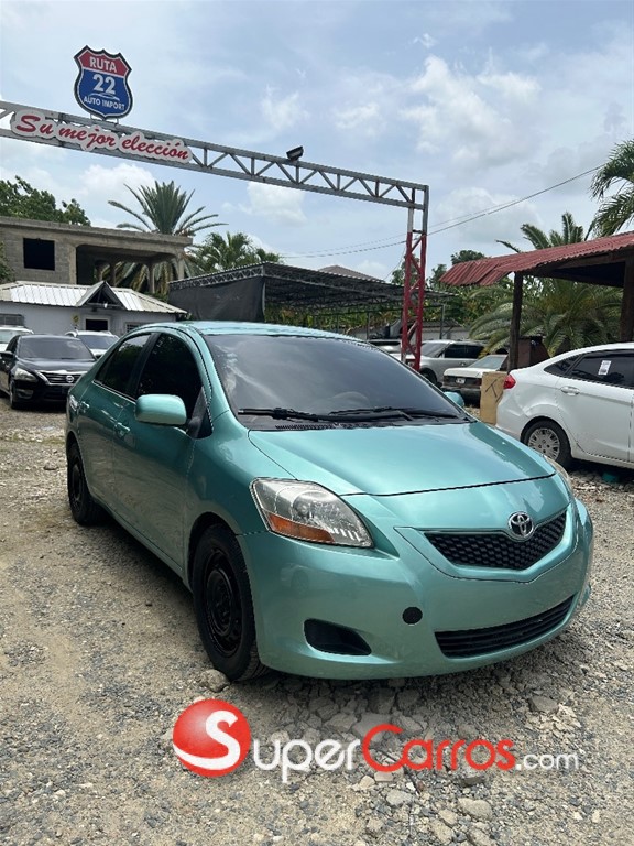 2010 Toyota Yaris — foto 2 / 11