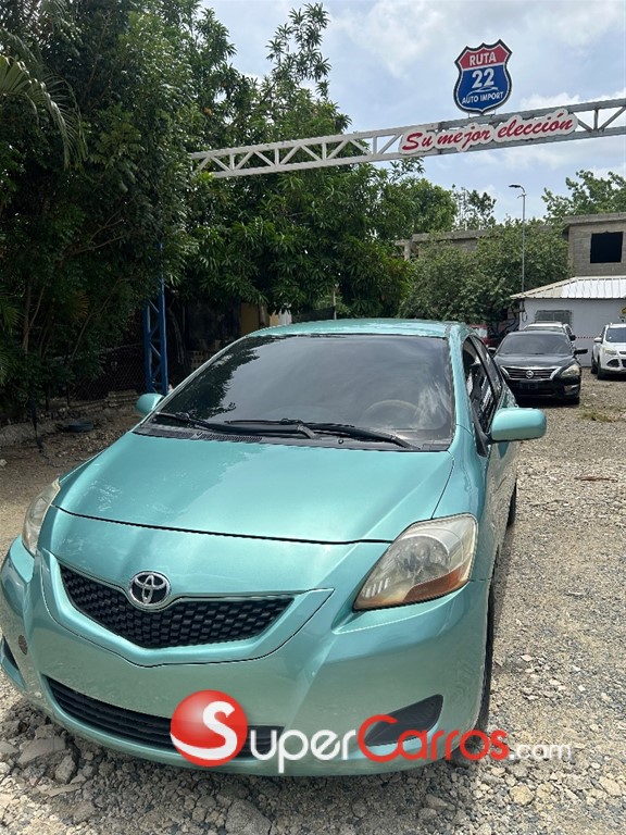 2010 Toyota Yaris — foto 3 / 11