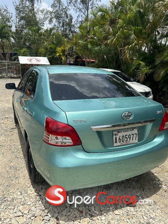 2010 Toyota Yaris — foto 4 / 11