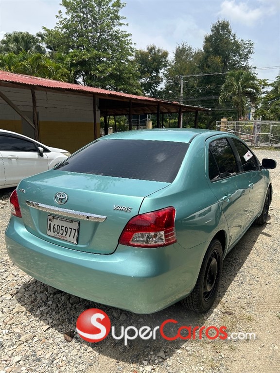 2010 Toyota Yaris — foto 5 / 11