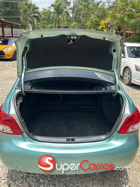 2010 Toyota Yaris — foto 7 / 11
