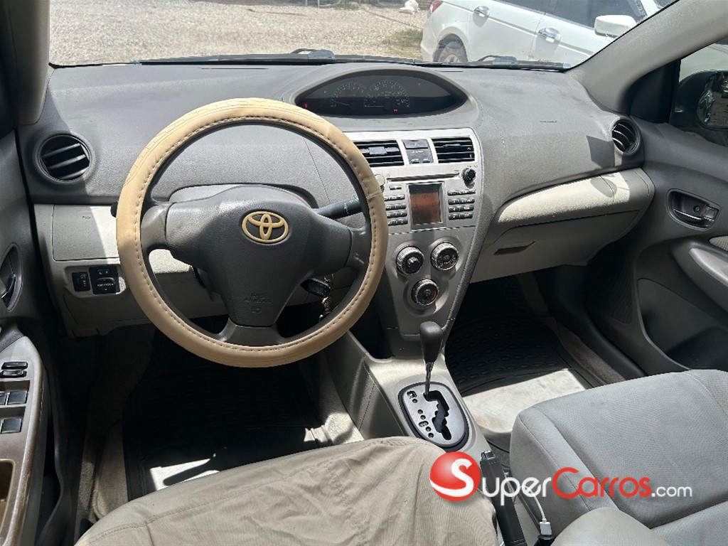 2010 Toyota Yaris — foto 9 / 11