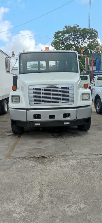 1997 Freightliner FL-80 — foto 2 / 12