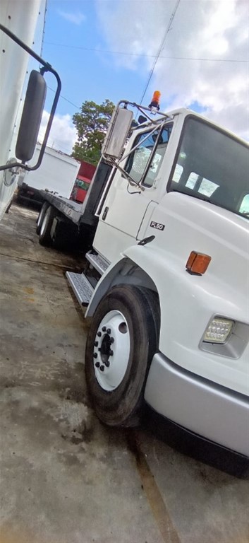 1997 Freightliner FL-80 — foto 4 / 12
