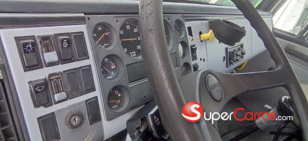 1997 Freightliner FL-80 — foto 12 / 12