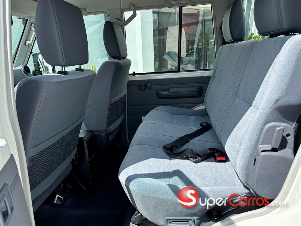 2026 Toyota Land Cruiser Serie 70 Pick up — foto 5 / 7