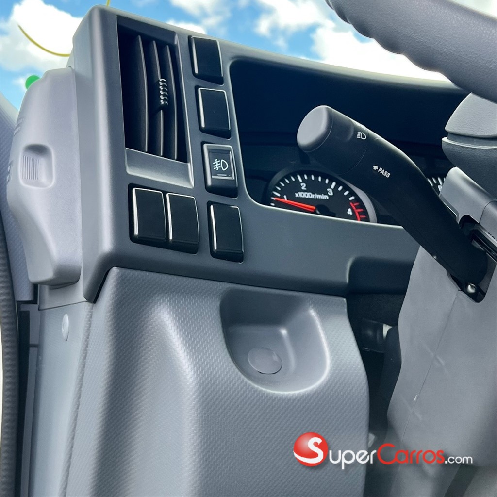 2026 Isuzu Camion Furgon — foto 5 / 12