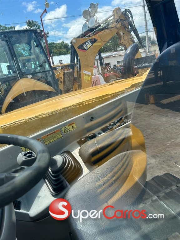 2009 Caterpillar TH220B Telehandler — foto 4 / 6