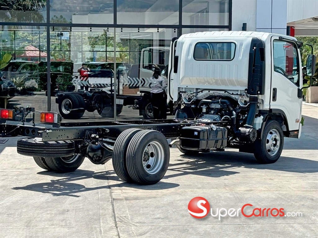 2025 Isuzu NPR 14 pies — foto 2 / 7