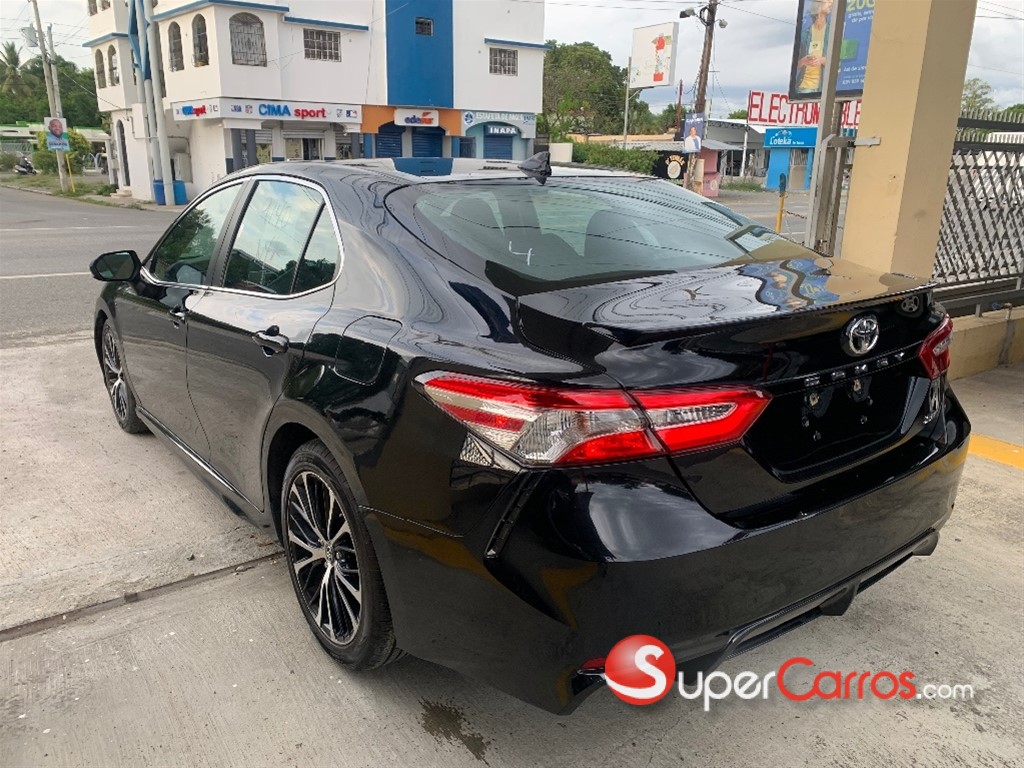 2020 Toyota Camry SE — foto 3 / 9