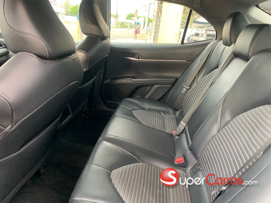 2020 Toyota Camry SE — foto 5 / 9