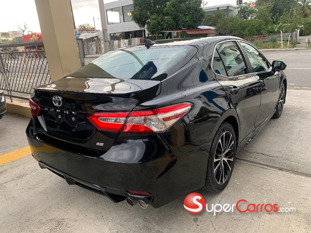 2020 Toyota Camry SE — foto 6 / 9