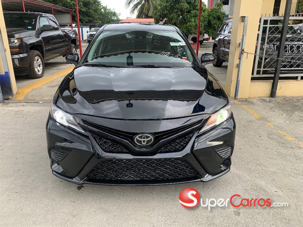 2020 Toyota Camry SE — foto 9 / 9