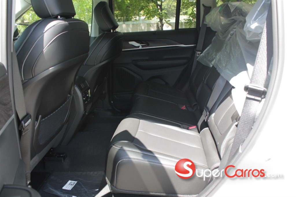 2023 Jeep Grand Cherokee Limited 4x4 — foto 8 / 12