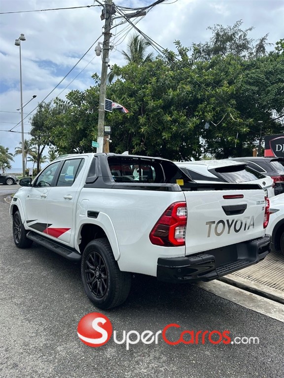 2024 Toyota Hilux GR Sport — foto 3 / 11