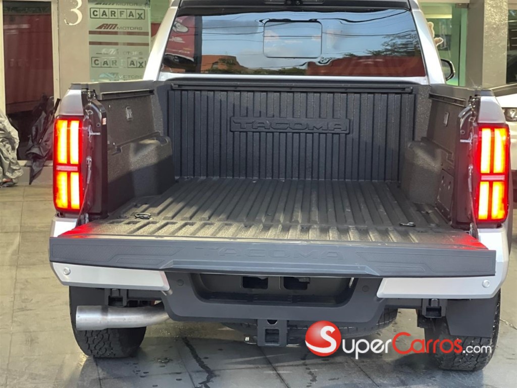 2024 Toyota Tacoma TRD OFF ROAD — foto 8 / 12