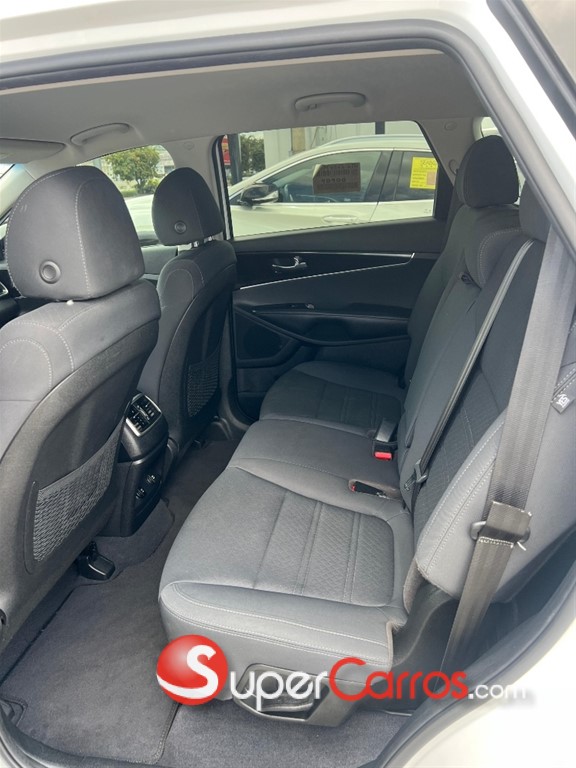 2019 Kia Sorento LX — foto 6 / 8