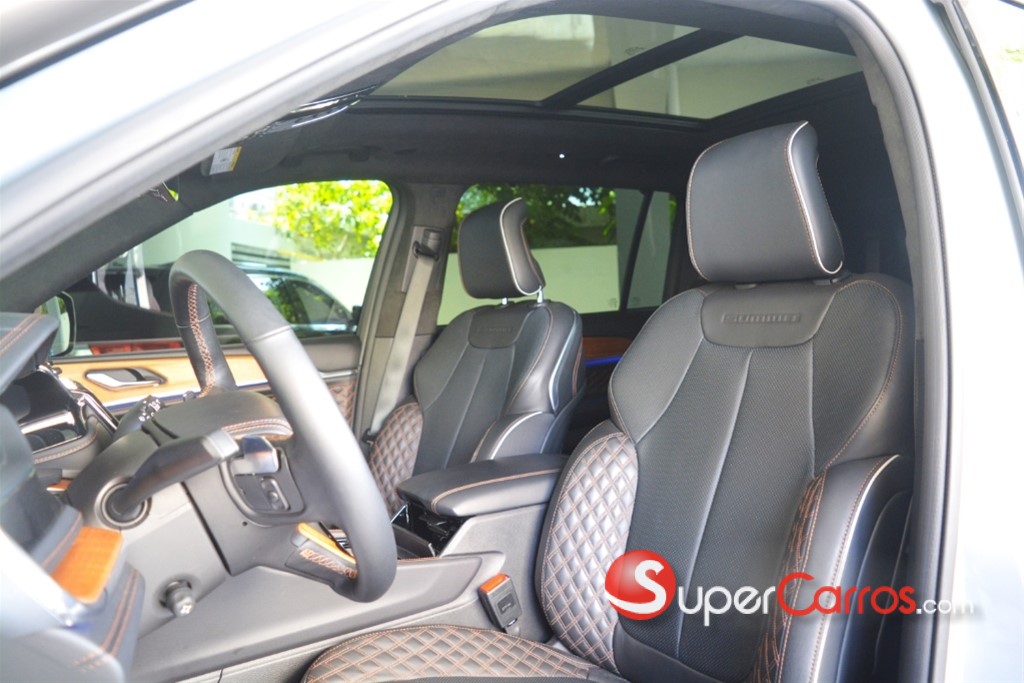 2023 Jeep Grand Cherokee SUMMIT — foto 7 / 12