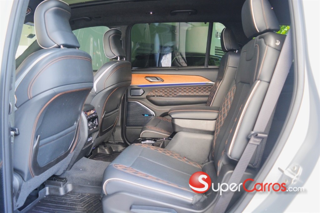 2023 Jeep Grand Cherokee SUMMIT — foto 10 / 12