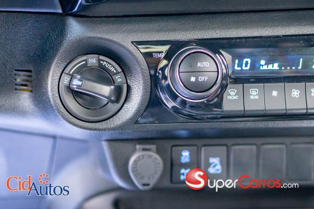 2027 Toyota Hilux GR Sport — foto 9 / 12