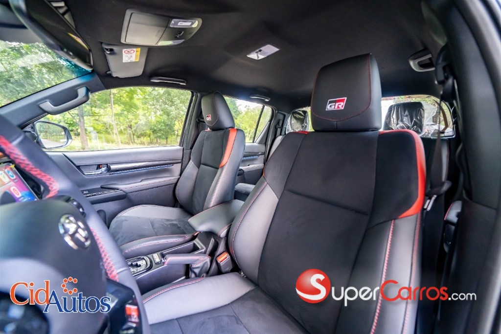 2027 Toyota Hilux GR Sport — foto 10 / 12
