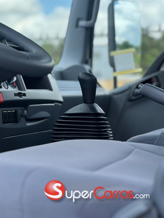 2025 Isuzu NPR 14 pies — foto 6 / 12