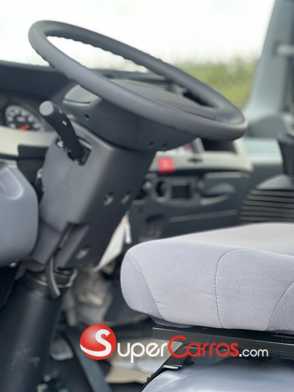 2025 Isuzu NPR 14 pies — foto 9 / 12