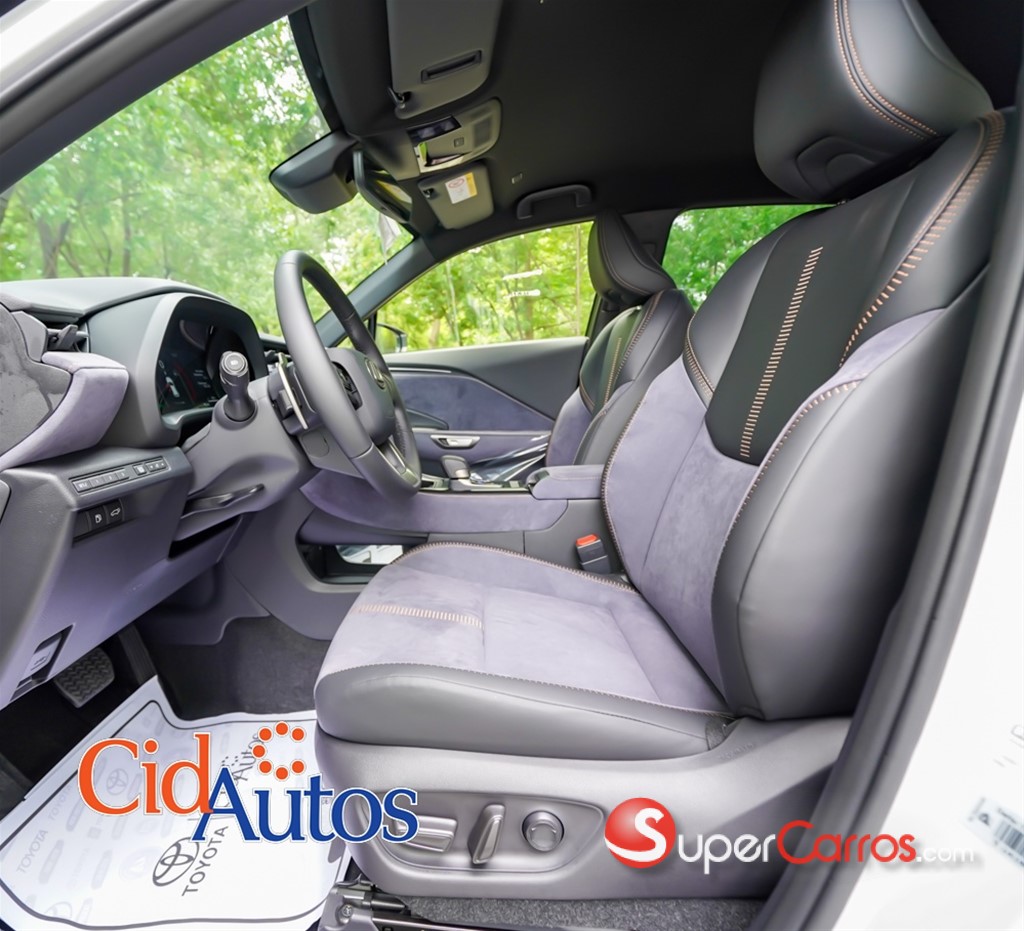 2026 Lexus LBX CoolSportHibrida — foto 2 / 12