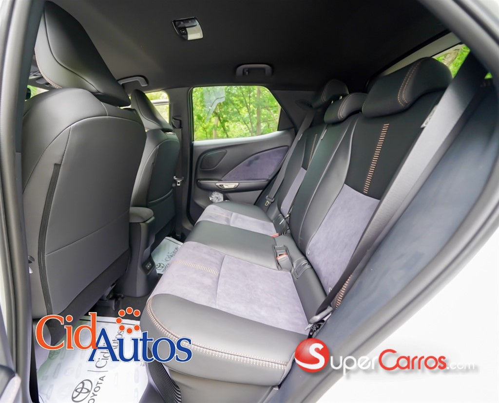 2026 Lexus LBX CoolSportHibrida — foto 3 / 12