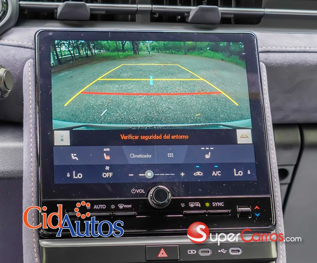 2026 Lexus LBX CoolSportHibrida — foto 4 / 12
