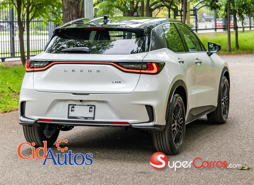 2026 Lexus LBX CoolSportHibrida — foto 8 / 12