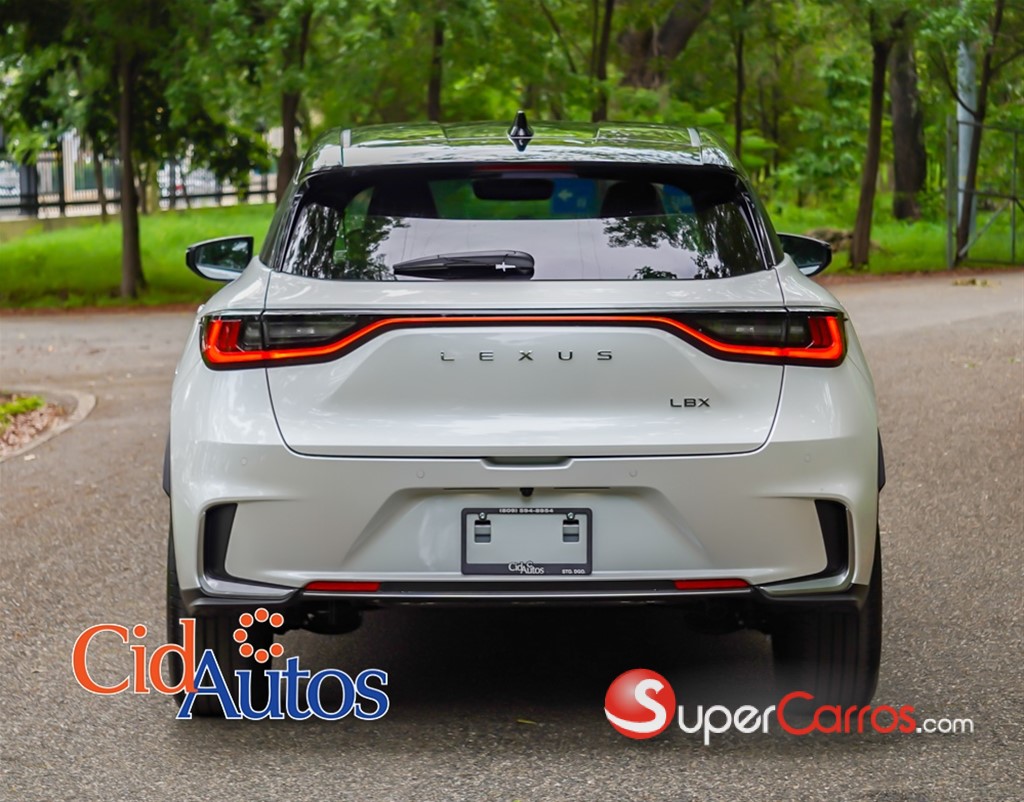2026 Lexus LBX CoolSportHibrida — foto 9 / 12