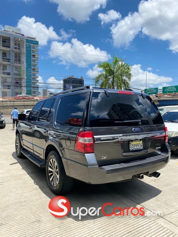 2017 Ford Expedition XLT — foto 4 / 9
