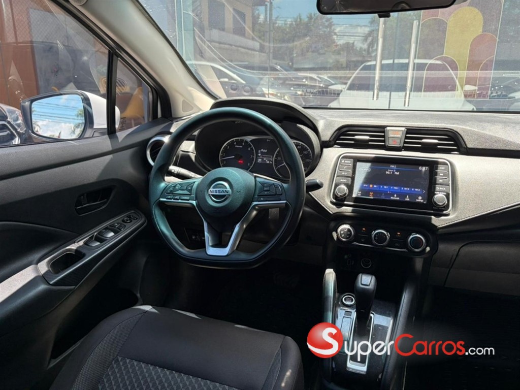 2020 Nissan Versa SV — foto 4 / 7