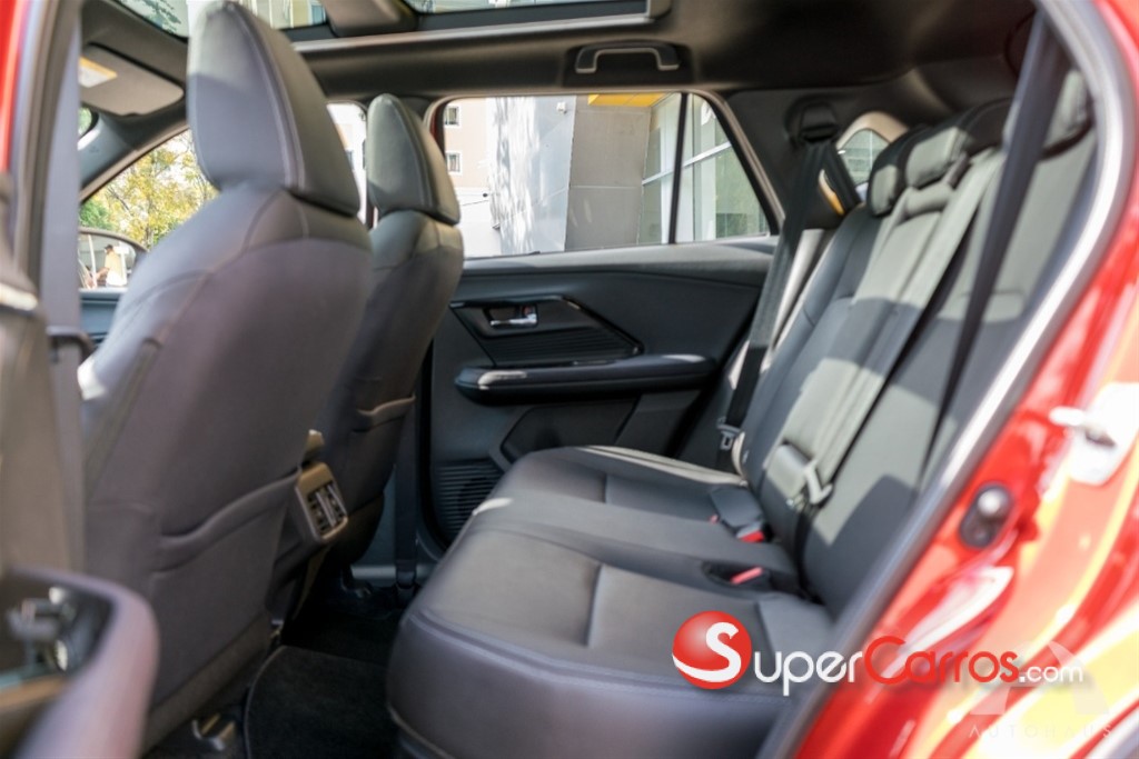2024 Toyota Yaris Cross Hibrido Limited — foto 6 / 9