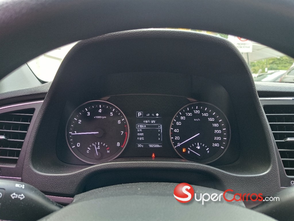 2018 Hyundai Avante — foto 8 / 12