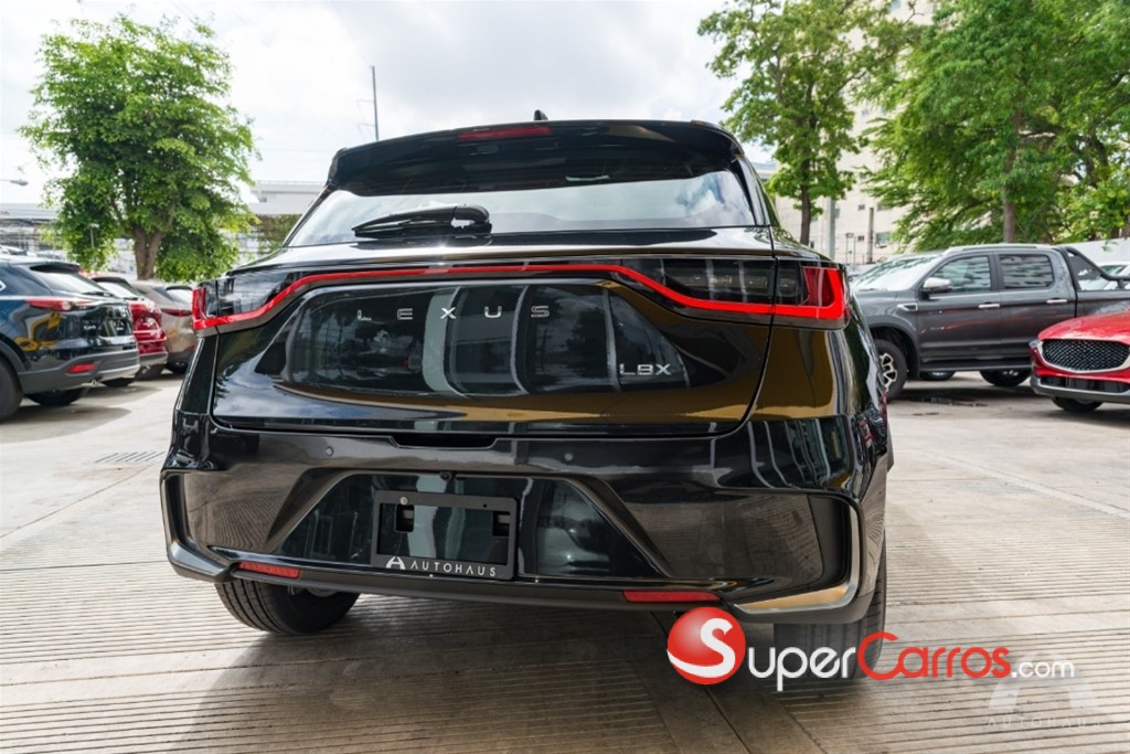 2026 Lexus LBX Elegant Semi Full — foto 2 / 9