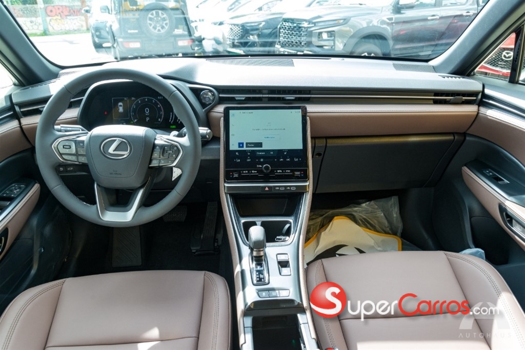 2026 Lexus LBX Elegant Semi Full — foto 6 / 9