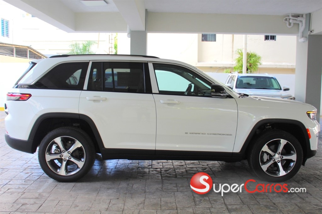 2025 Jeep Grand Cherokee Limited 4x4 — foto 4 / 12