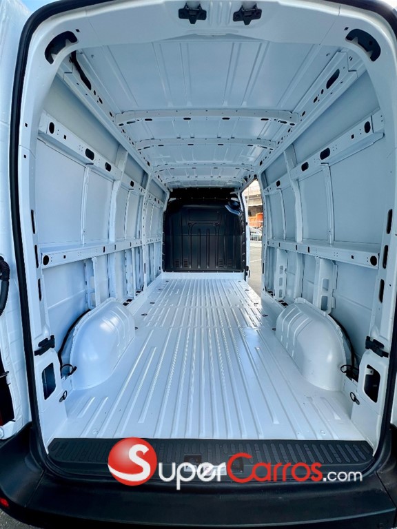 2027 Renault Master — foto 8 / 9