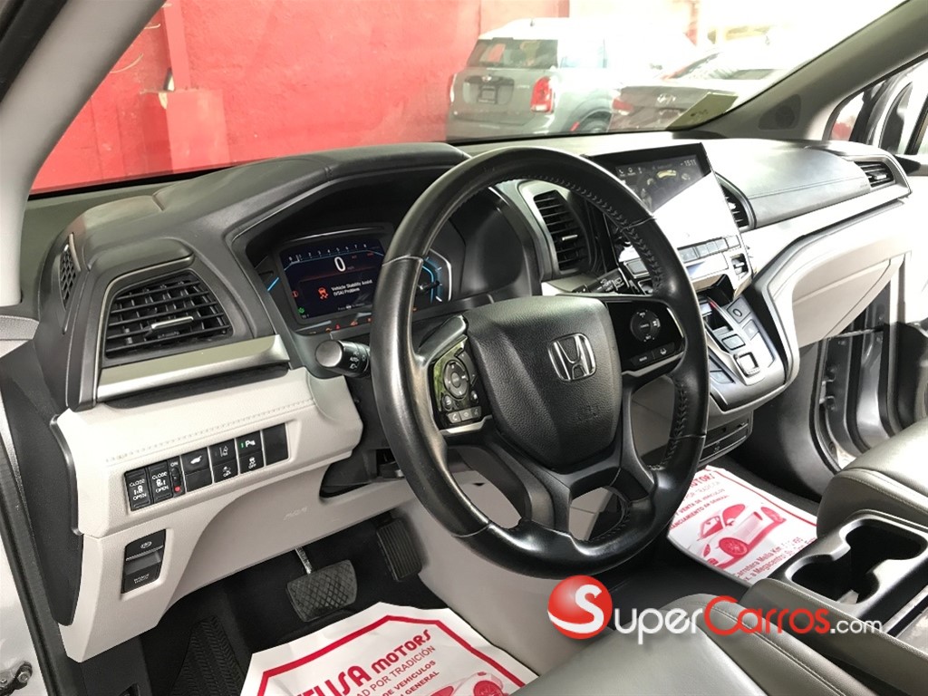 2018 Honda Odyssey Touring — foto 8 / 12