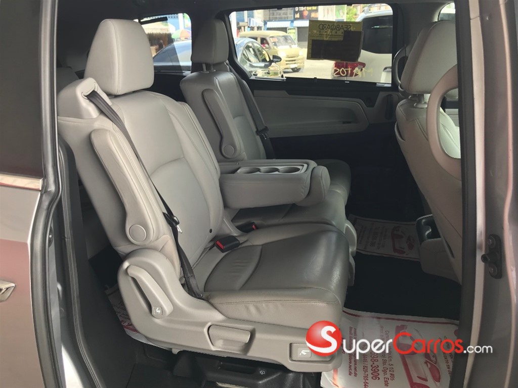 2018 Honda Odyssey Touring — foto 10 / 12