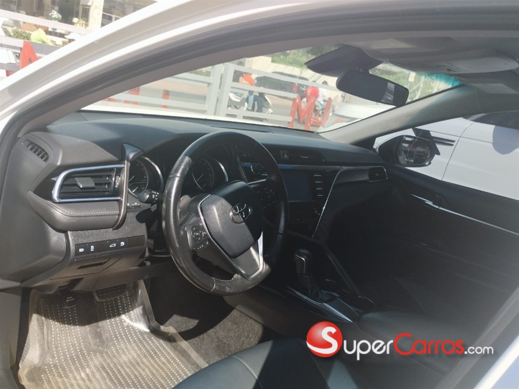 2018 Toyota Camry SE — foto 3 / 9