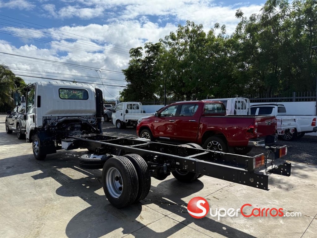 2027 Isuzu NPR 18 Pies — foto 2 / 10