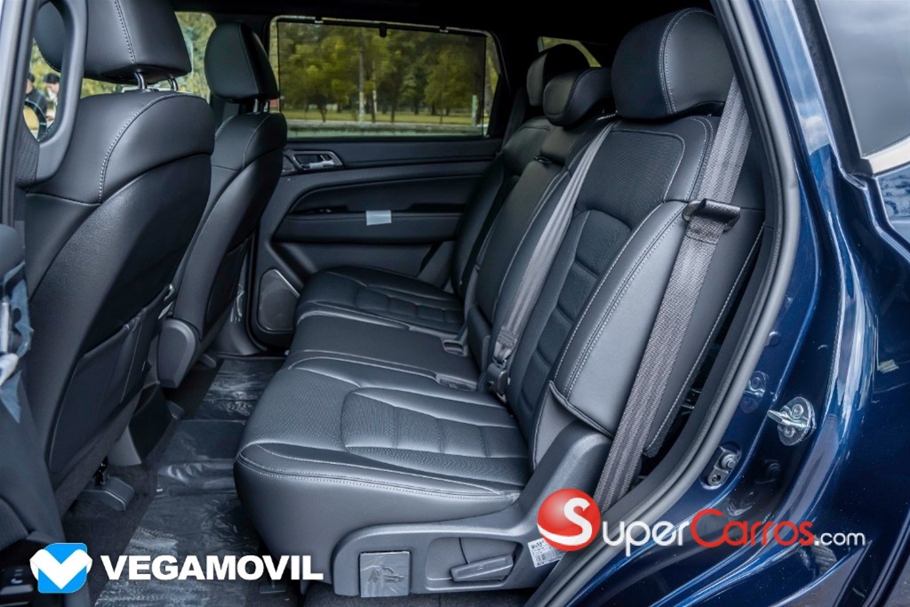2025 KGM Rexton ADVENTURE PLUS — foto 9 / 12
