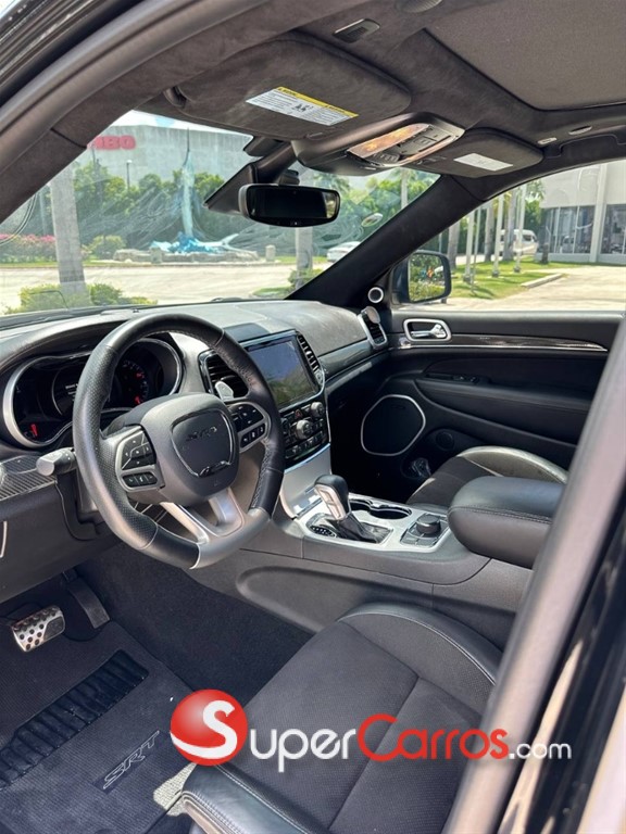 2021 Jeep Grand Cherokee SRT8 — foto 2 / 10