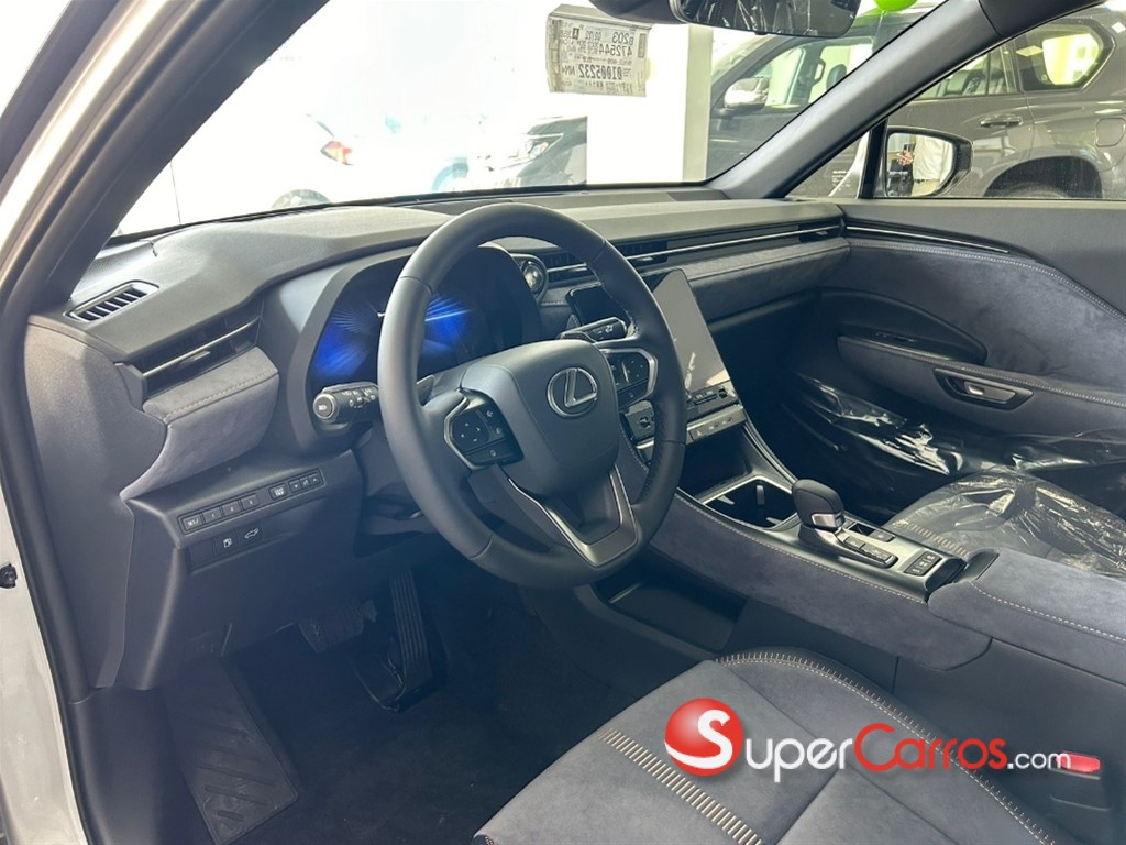 2025 Lexus LBX CoolSportHibrida — foto 2 / 11